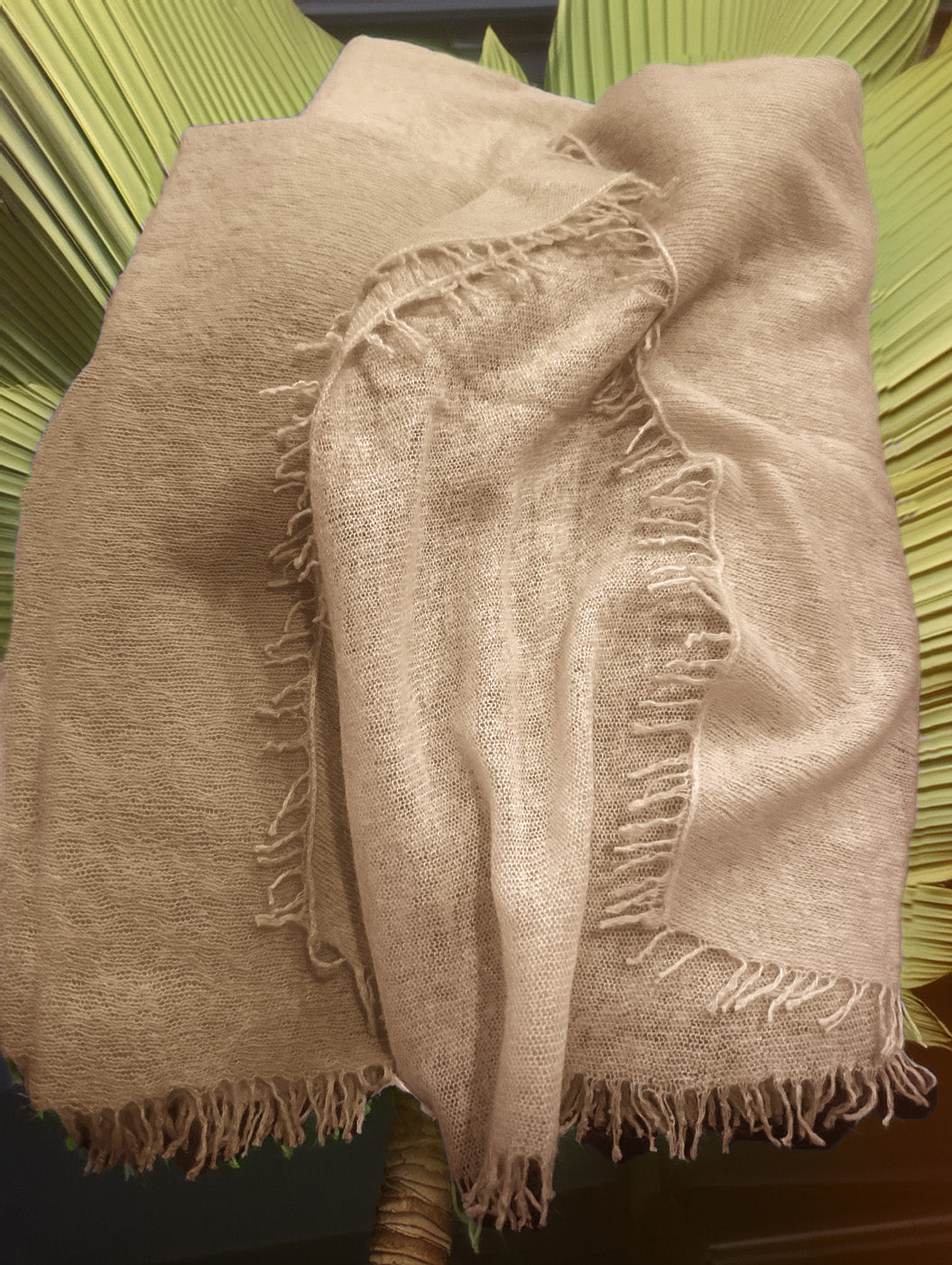 Cashmere scarf with fringes coral