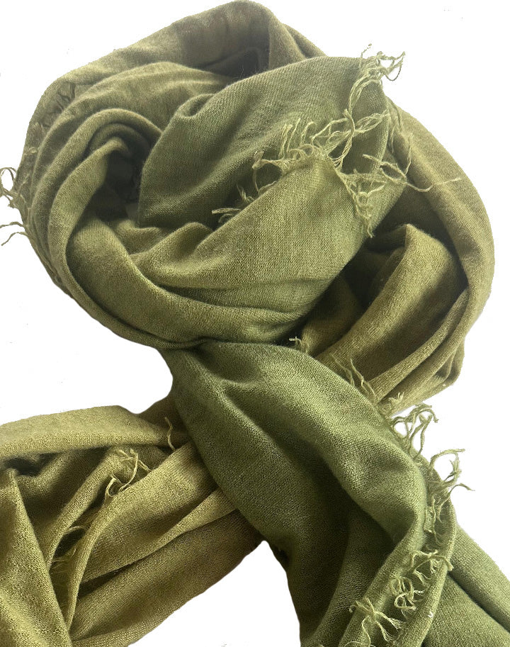 Cashmere scarf with fringes palm green