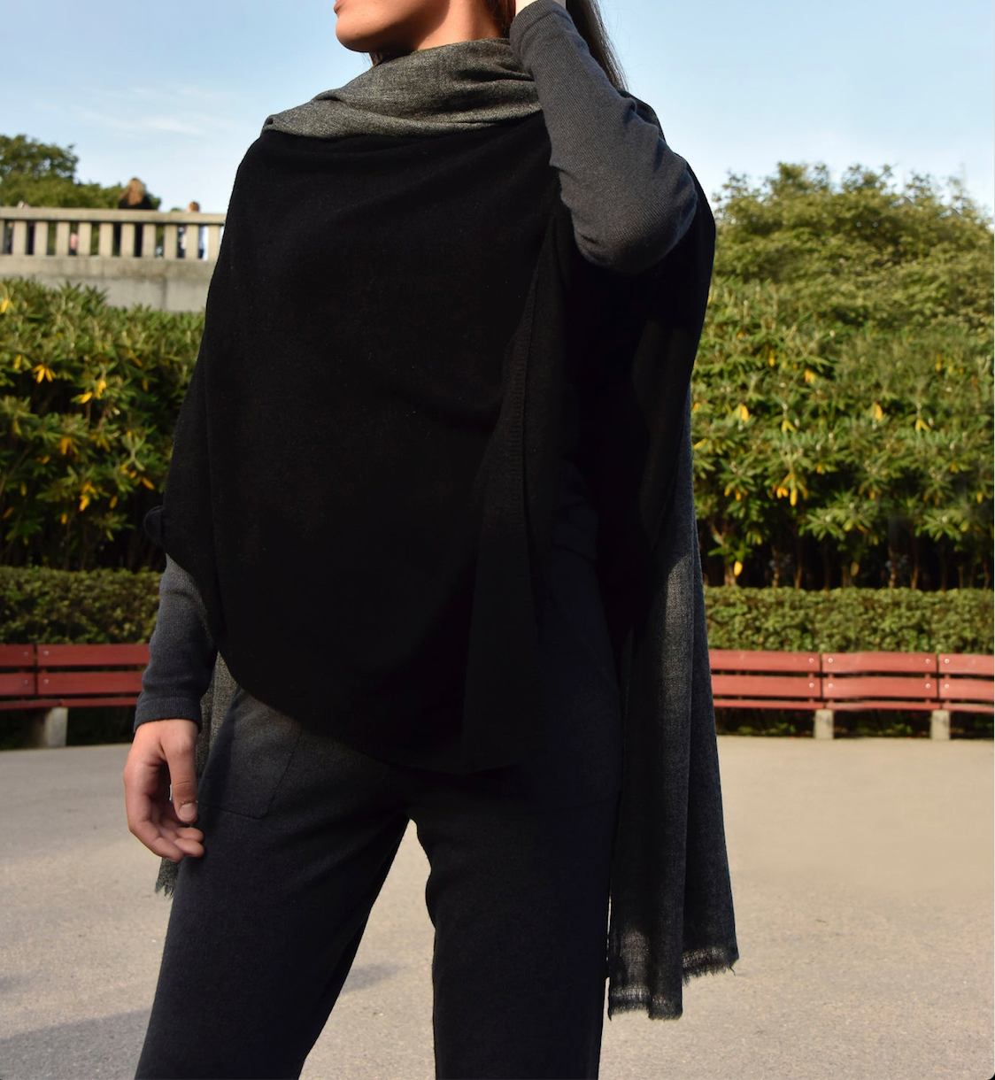 Cashmere turtleneck poncho black
