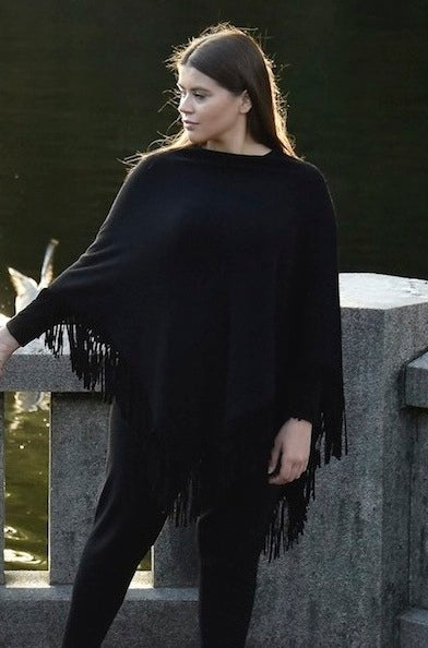 Cashmere poncho with fringe black