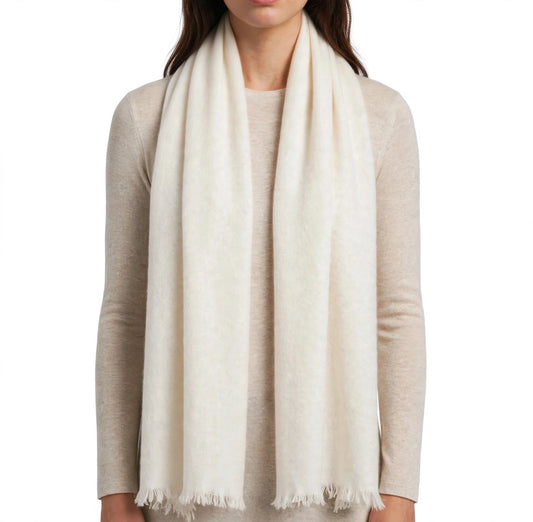 Cashmere scarf with short fringes off white