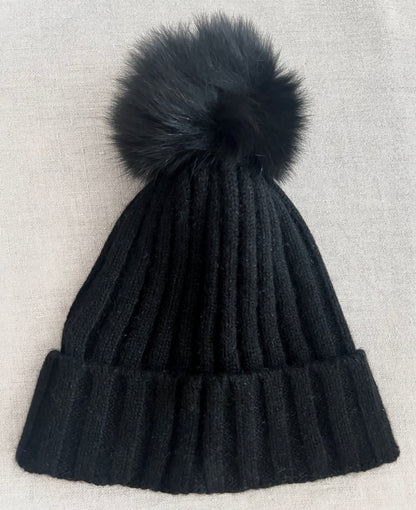 Cashmere beanie with fur pom pom dark grey