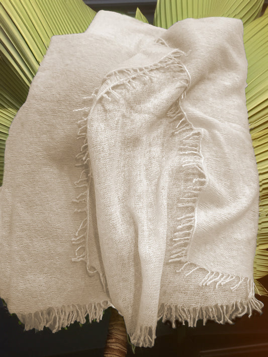 Cashmere scarf with fringes off white