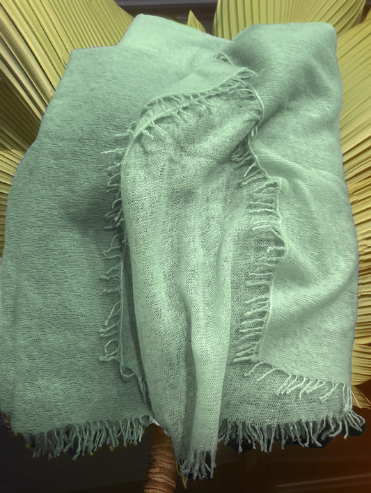 Cashmere scarf with fringes eucalyptus