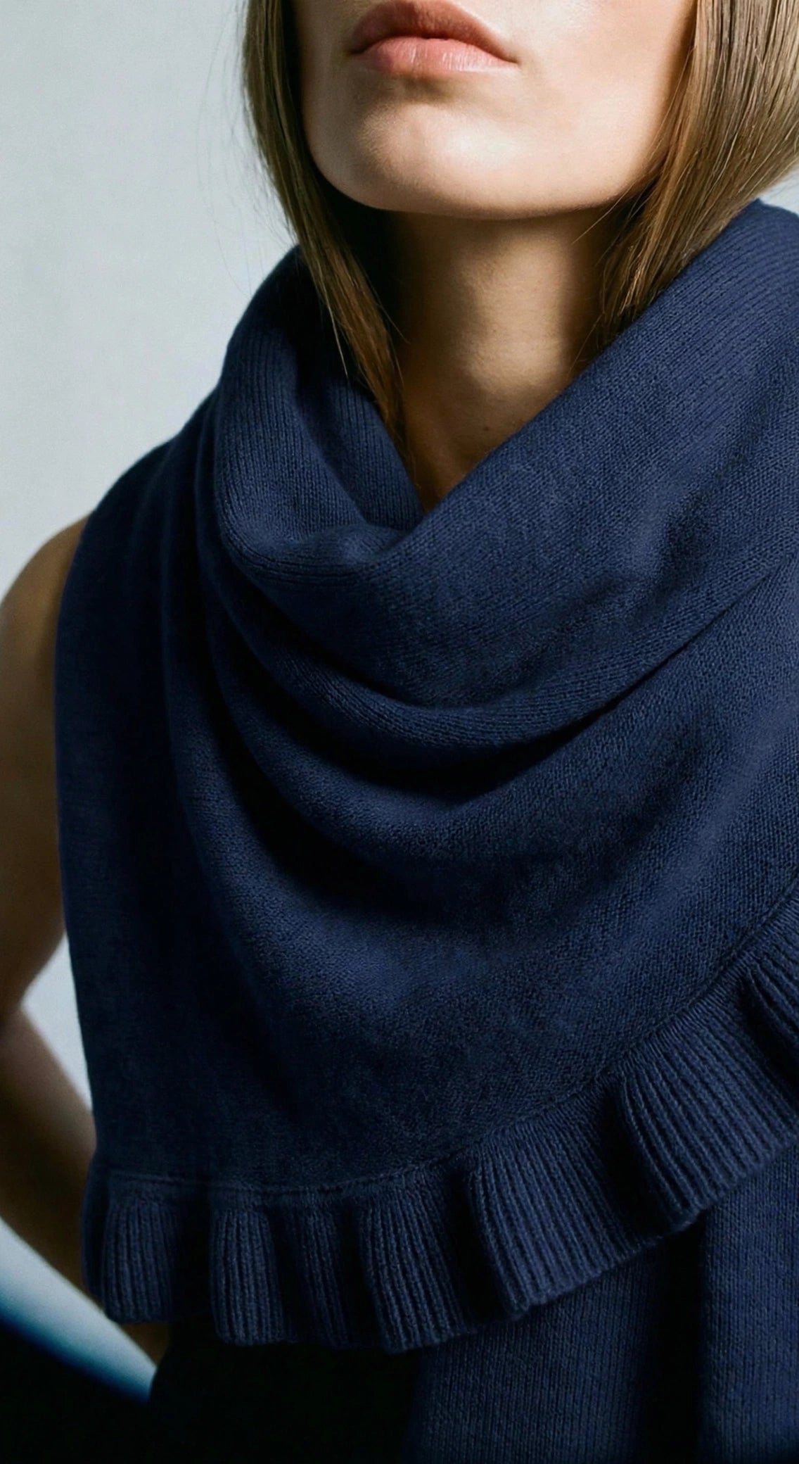 Cashmere scarf/shawl with ruffled edge navy