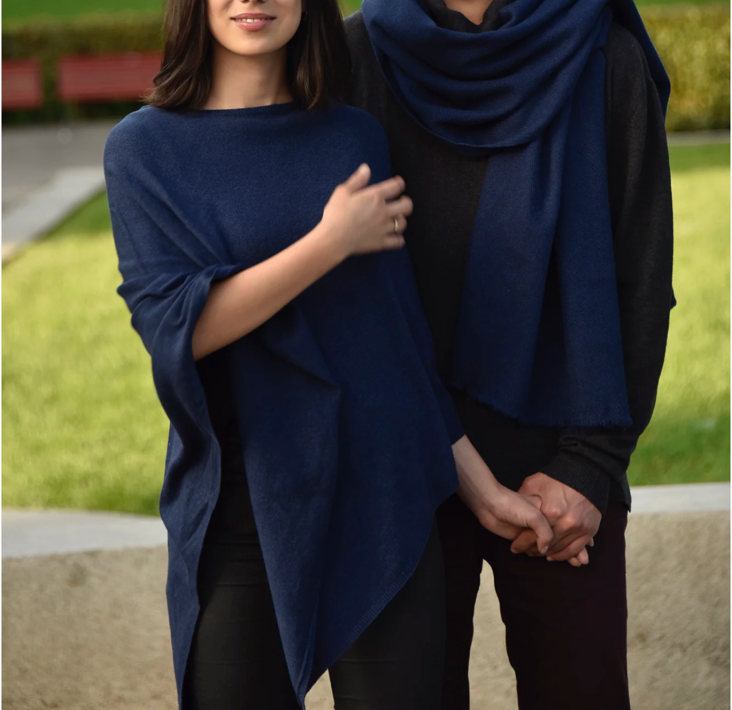 Cashmere Classic Poncho Navy | Premium | PRATI