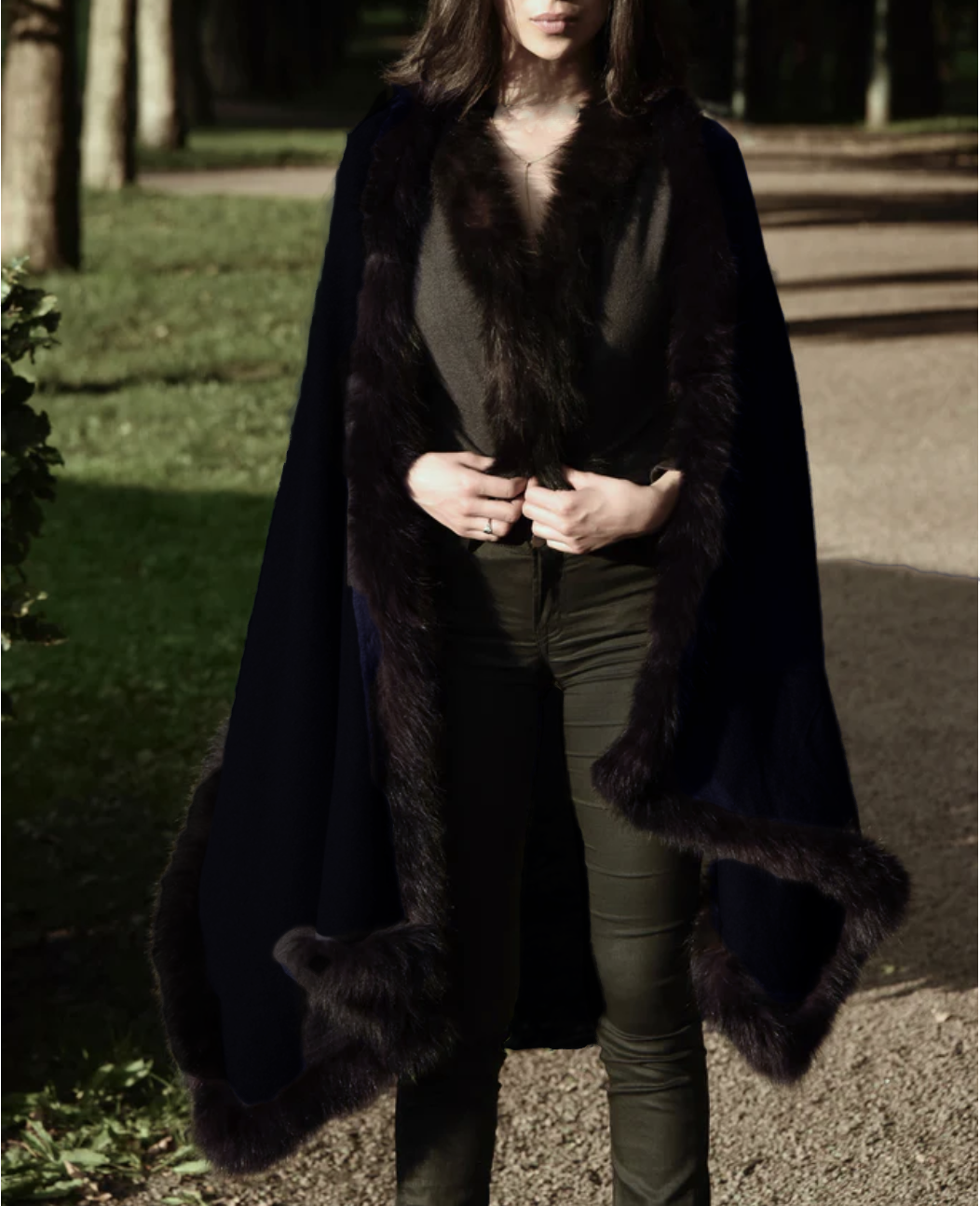 Cashmere shawl cape with fur black