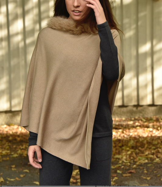 Cashmere poncho with fur collar camel