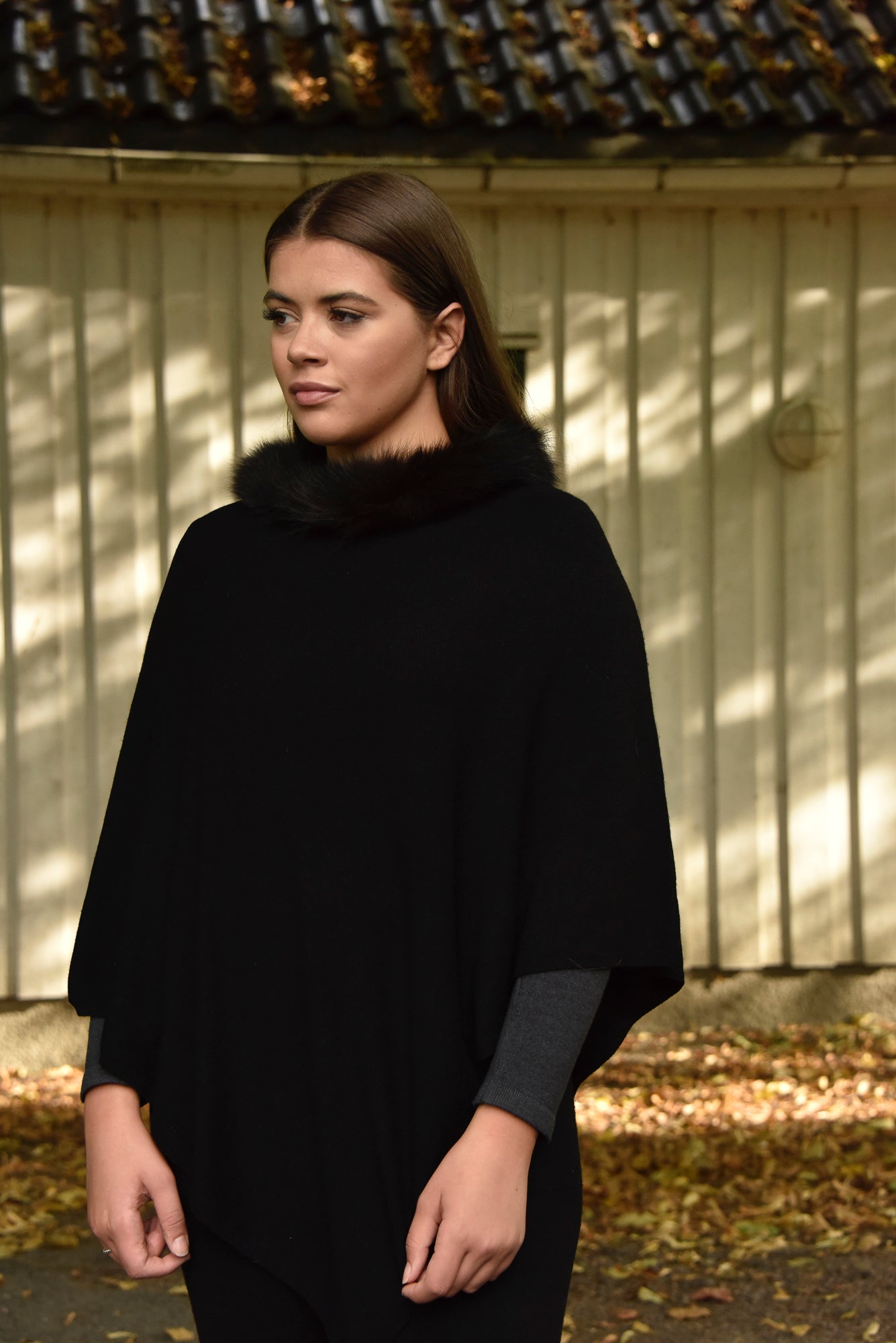 Cashmere poncho with fur collar.