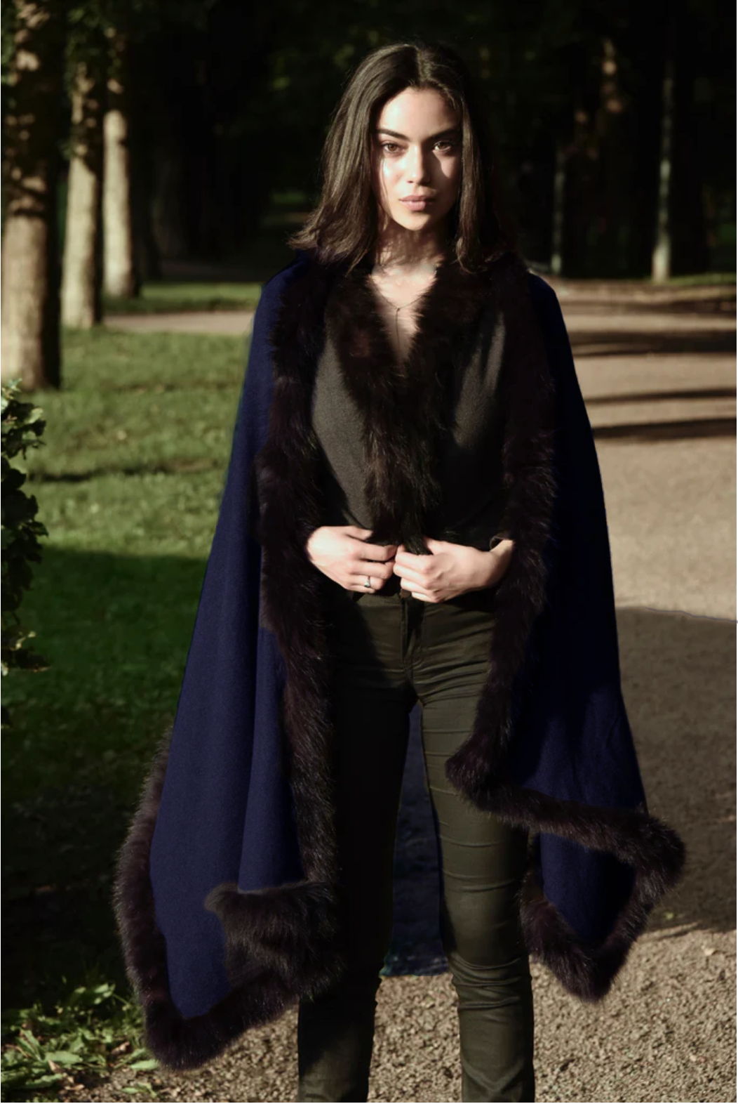 Cashmere shawl cape with fur navy