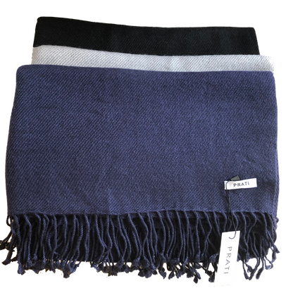 Cashmere scarf with fringes
