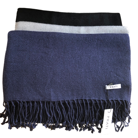 Cashmere scarf with fringes